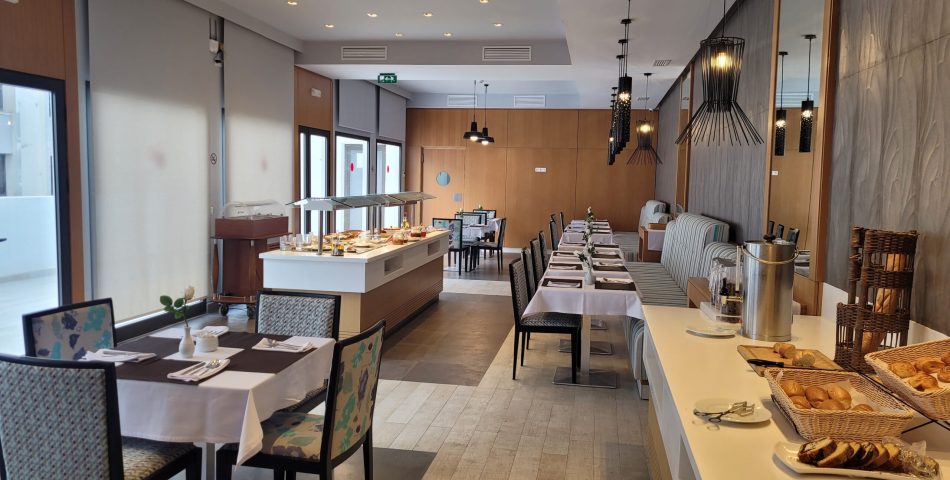 breakfast room